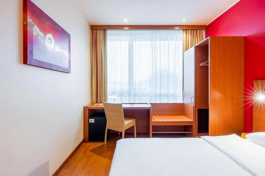 Leonardo Hotel Salzburg Airport Wals-Siezenheim 4*,