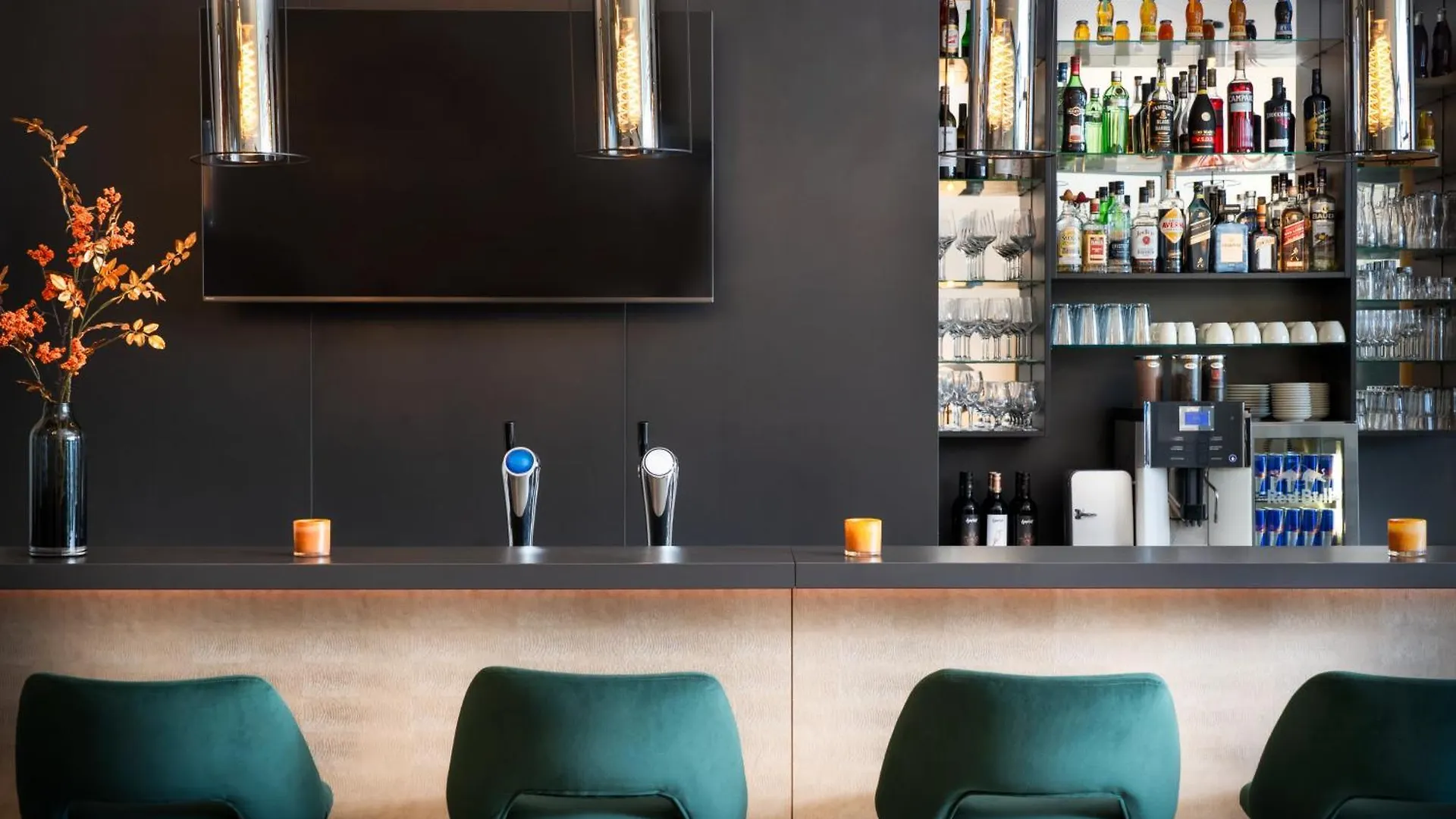 Leonardo Hotel Salzburg Airport Wals-Siezenheim 4*,