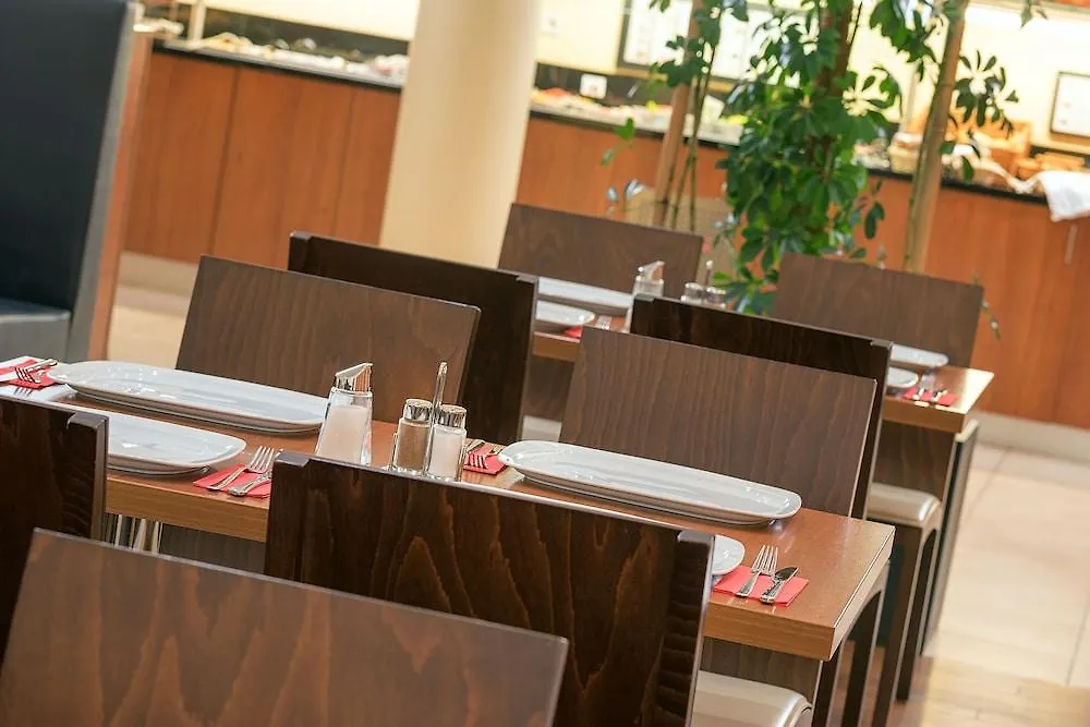 Leonardo Hotel Salzburg Airport Wals-Siezenheim 4*,