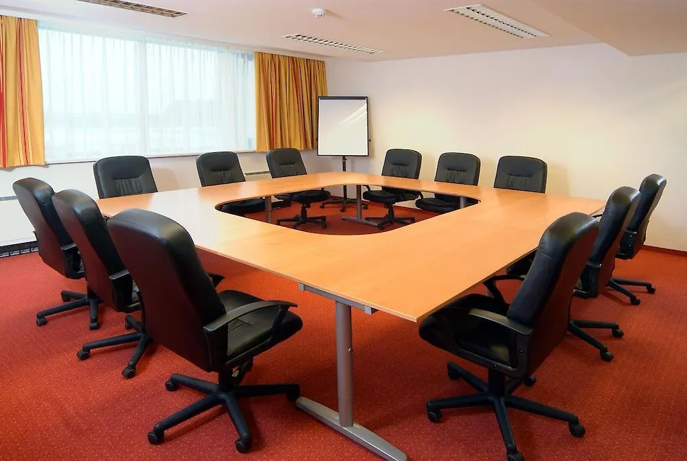 Leonardo Hotel Salzburg Airport Wals-Siezenheim 4*,