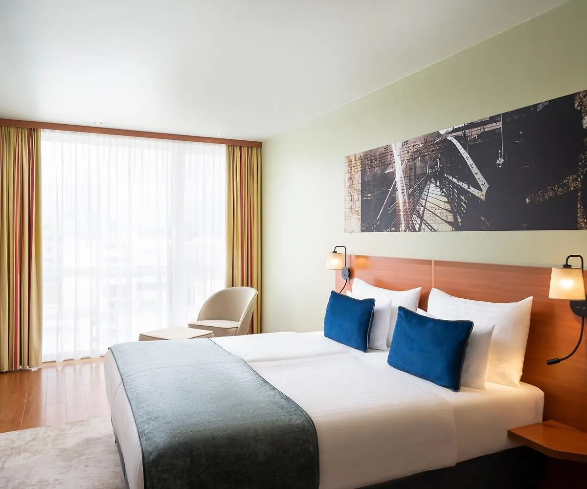 Leonardo Hotel Salzburg Airport Wals-Siezenheim 4*,  Østrig